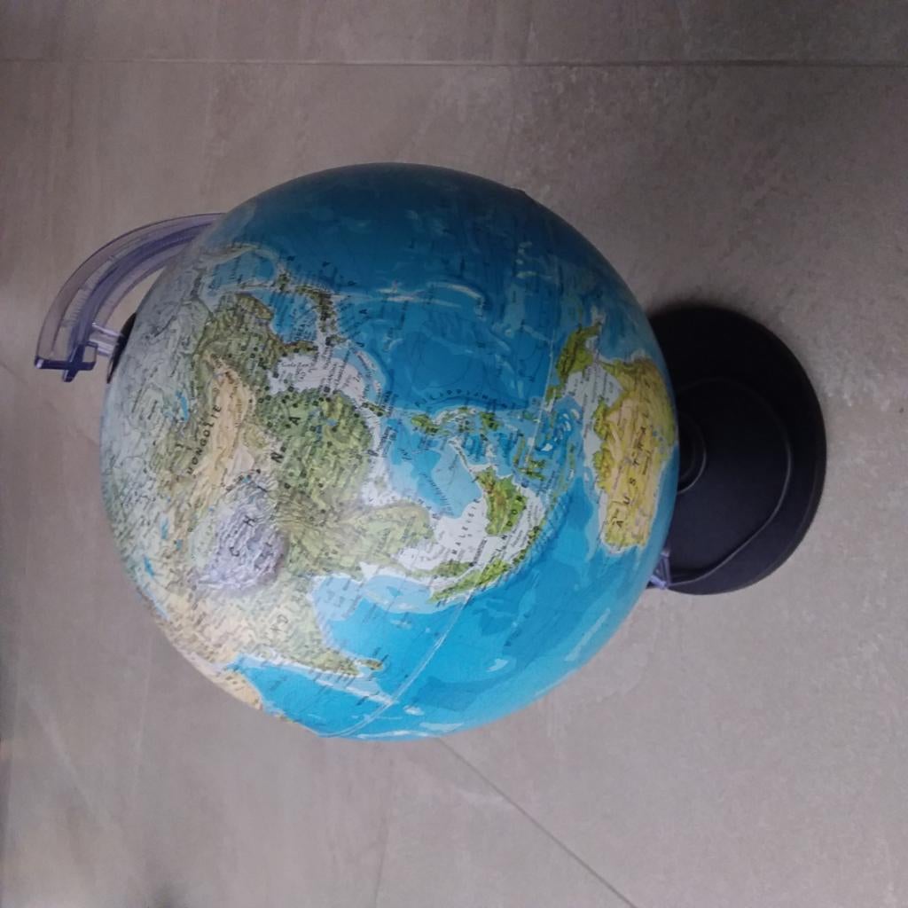 Wereldbol, Enlèvement, Comme neuf, Découverte, Avec lumière