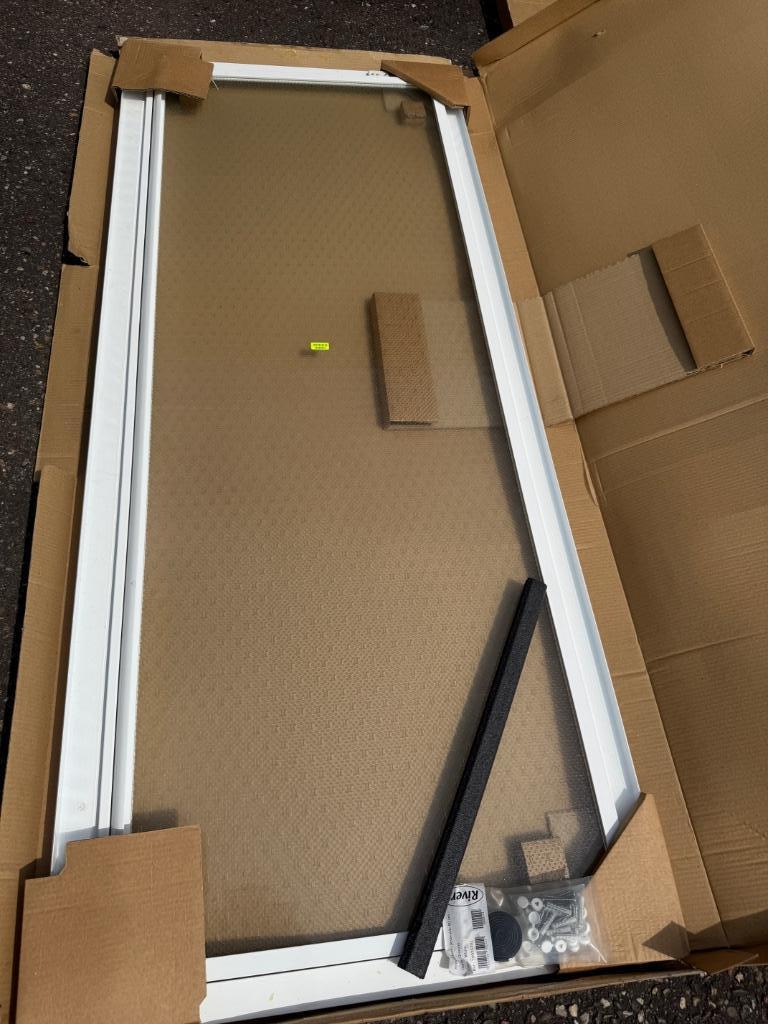 Douchewand en deur wit pvc met Quatrix figuurglas, Huis en Inrichting, Badkamer | Complete badkamers, Ophalen, Nieuw