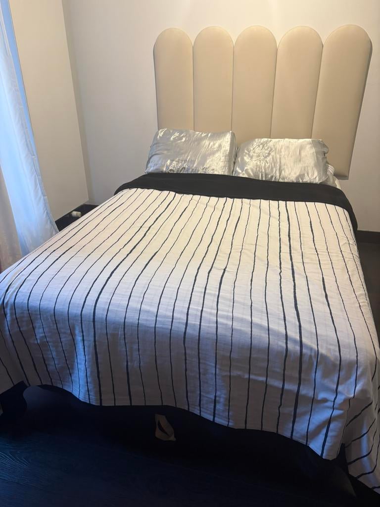 Bed with mattress and headboard reduced price, Ophalen, Tweepersoons, 140 cm, Zo goed als nieuw