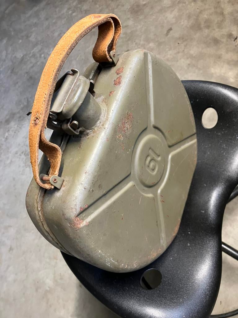 Jerrycan Rond 6L voor in reservewiel jaren ‘60, Auto-onderdelen, Ophalen of Verzenden, Gebruikt, Overige automerken