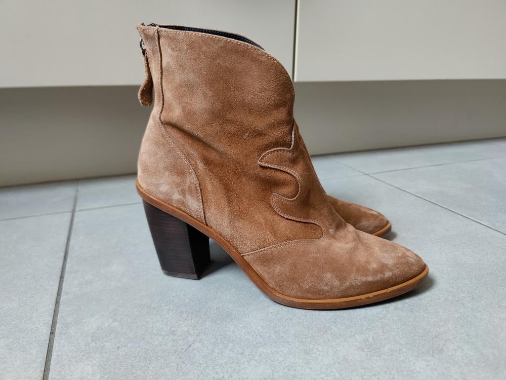 Lederen (daim) cowboy boots 'Zinda' maat 38, Kleding | Dames, Bruin, Lage of Enkellaarzen, Ophalen of Verzenden, Zo goed als nieuw