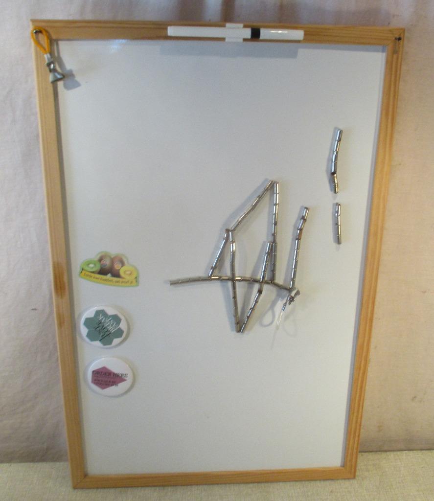 Joli tableau mémo/tableau magnétique avec aimants, Enlèvement ou Envoi, Comme neuf, Tableau magnétique