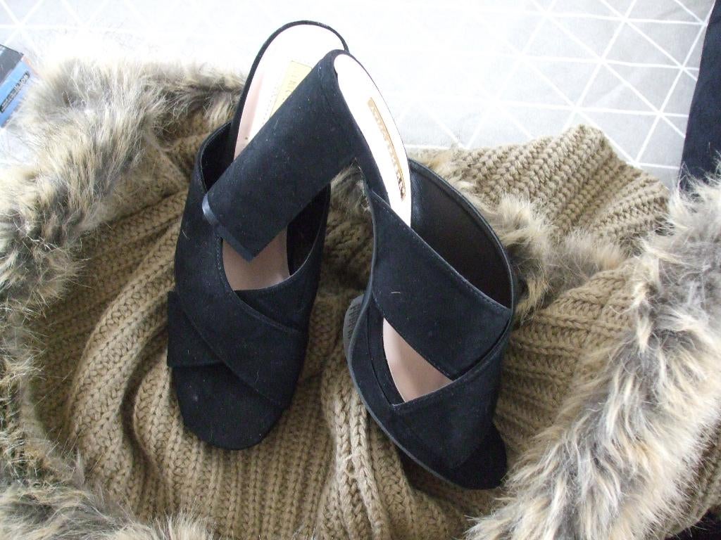 Zwarte pumps, Kleding | Dames, Schoenen, Ophalen of Verzenden, Pumps