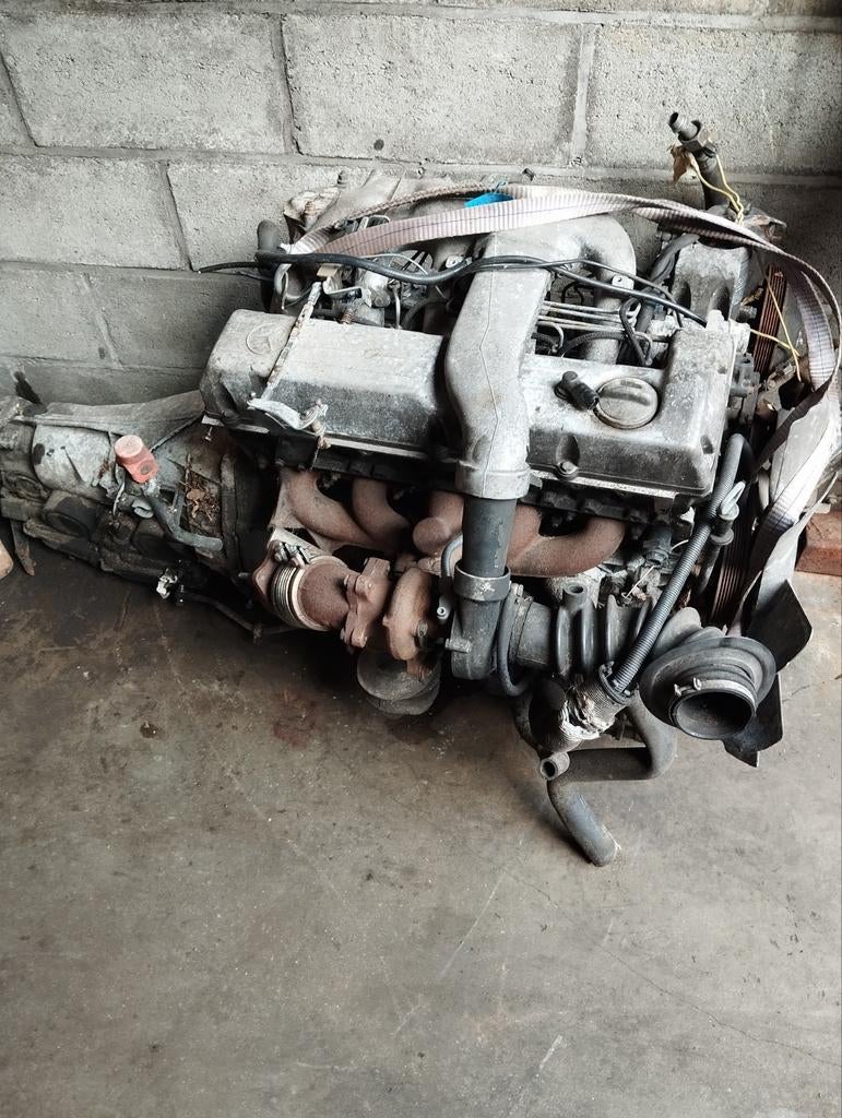Mercedes motor 300 Turbo diesel voor type 124 e, Auto-onderdelen, Ophalen, Gebruikt, Universele onderdelen