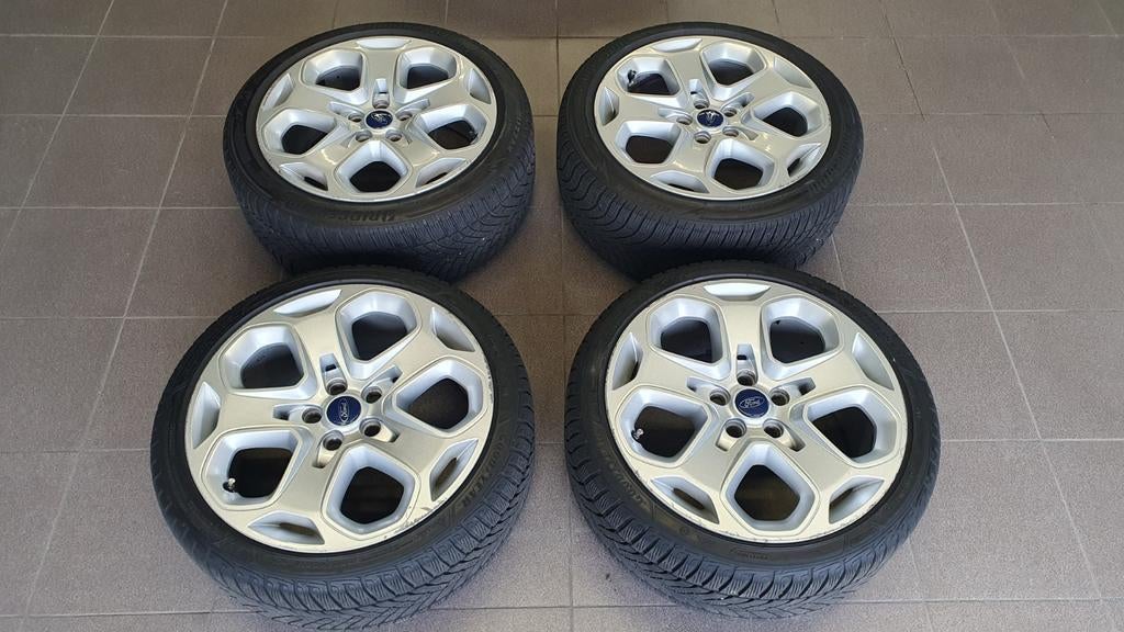 Jantes Ford type Ronal avec pneus d'hiver, Autos : Pièces & Accessoires, Pneus & Jantes, Pneus et Jantes, Pneus hiver, Véhicule de tourisme