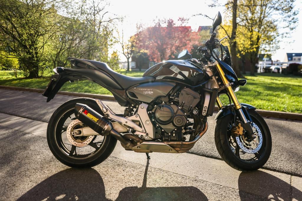 Superbe Honda Hornet CB600F + pot Akrapovic, ABS, Plus de 35 kW, Particulier, 4 cylindres