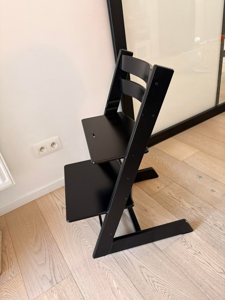 Tripp Trapp zwart, Kinderen en Baby's, Kinderstoelen, Ophalen, Zo goed als nieuw