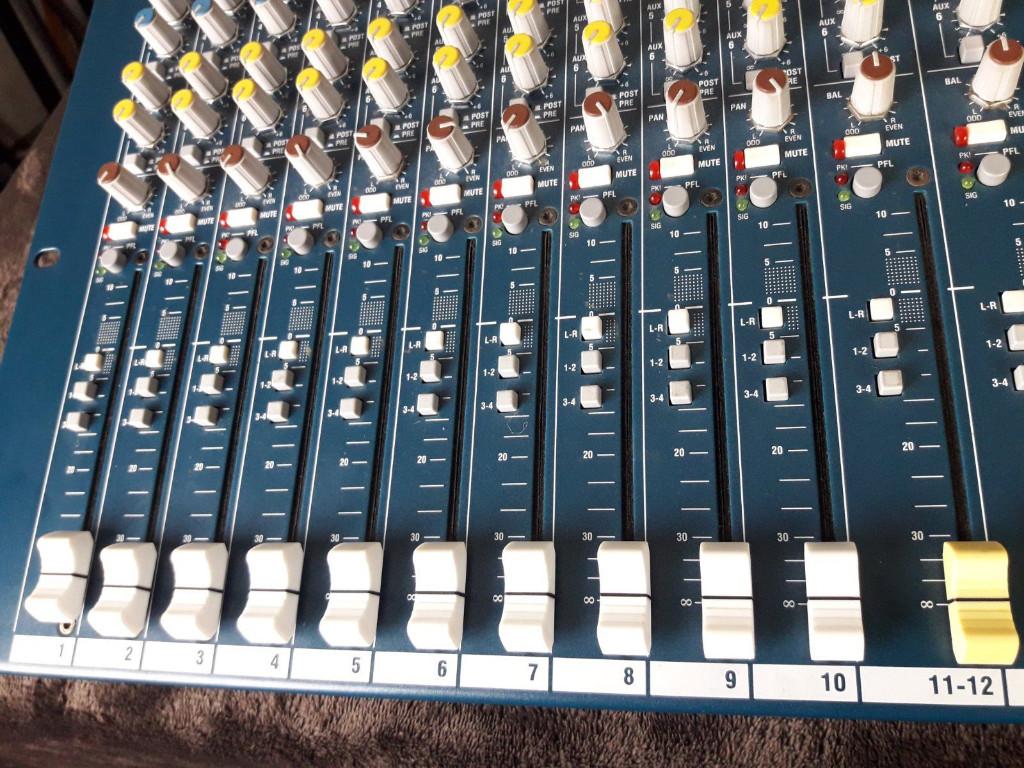 Allen Heath WZ³ 14/4/2 Mixing console met Flight Case, Ophalen, Gebruikt, Microfooningang