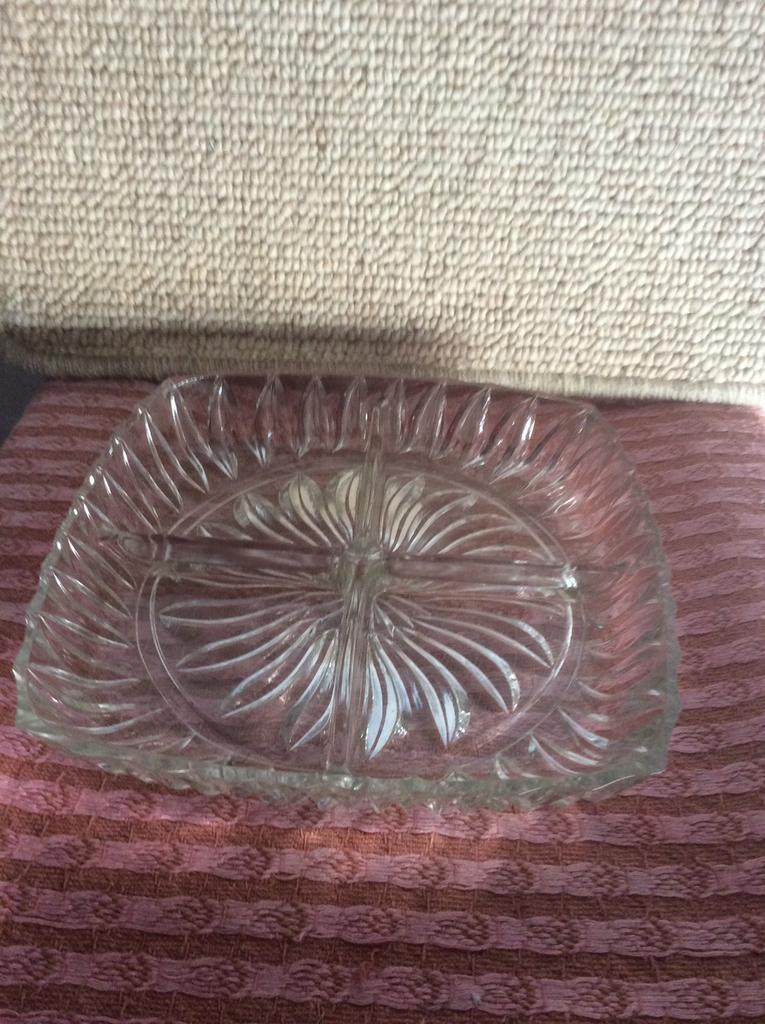 Bol en verre divisé en 4, Enlèvement