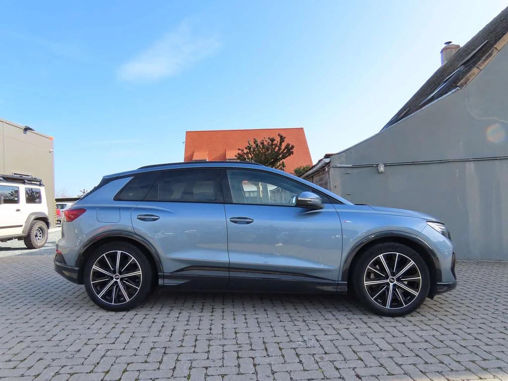 Audi Q4 e-tron Q4 e-Tron 82 kWh 40 S line (bj 2022), Auto's, Audi, Automaat, Gebruikt, Zwart, Blauw