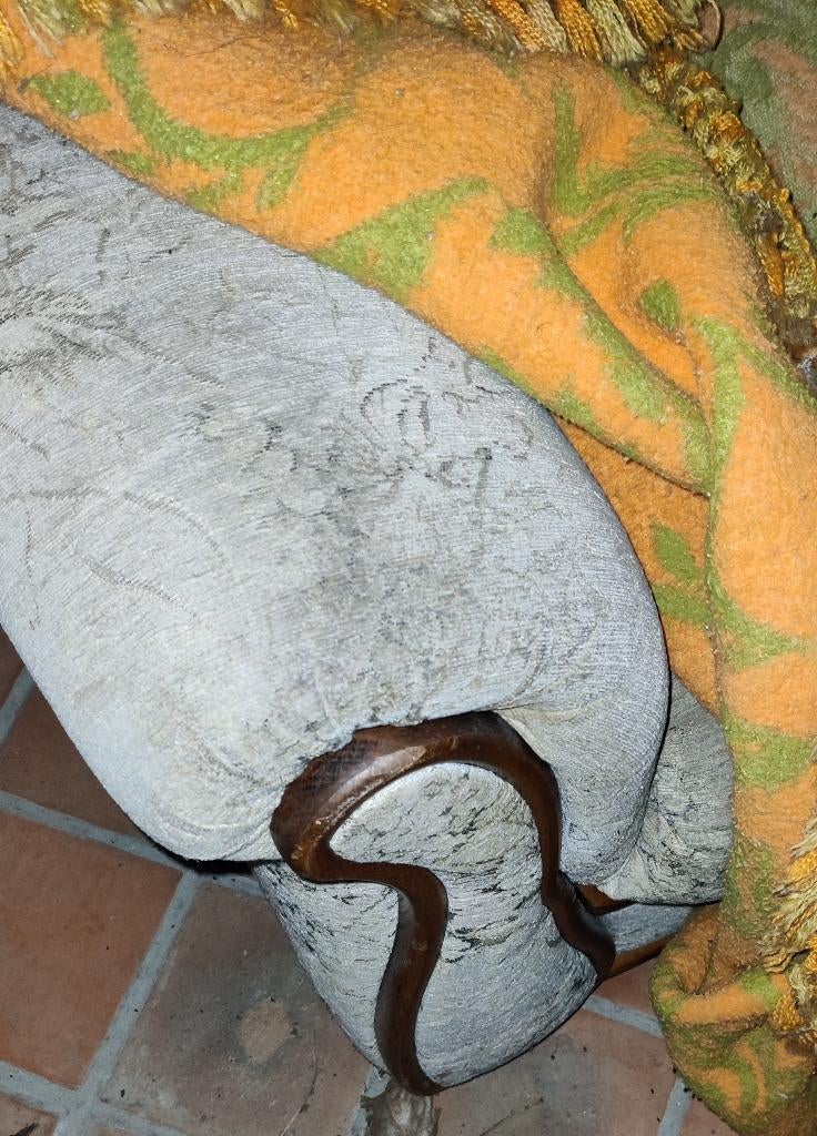 Antieke fauteuil, Ophalen