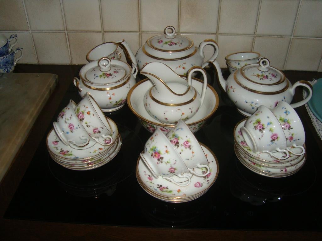 Koffie- en theeservies in Oud Brussels porselein., Ophalen