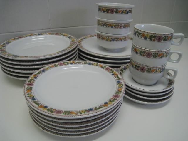 Vintage servies, wit met bloemen. 25 stuks. Mitterteich, Huis en Inrichting, Keuken | Servies, Bord(en), Ophalen