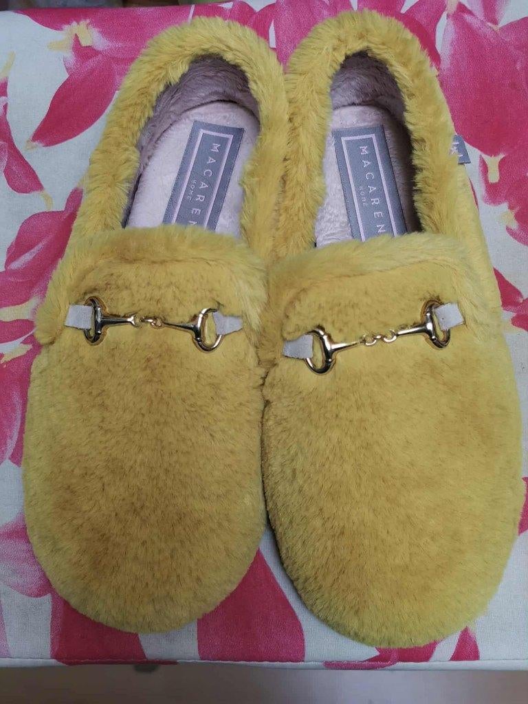 Warme Pantoffels maat 42 - Macarena, Geel, Nieuw, Ophalen of Verzenden, Pantoffels of Sloffen