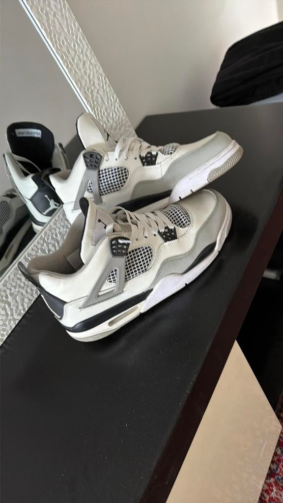 Air jordan 4 military black, Enlèvement