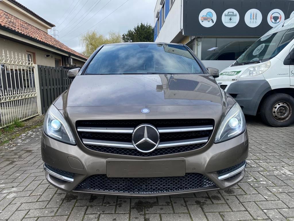 Mercedes-Benz B180 - ESSENCE - AIRCO - 184.000km - 2012, Autos, Mercedes-Benz, Cuir, Achat, Entreprise, Boîte manuelle