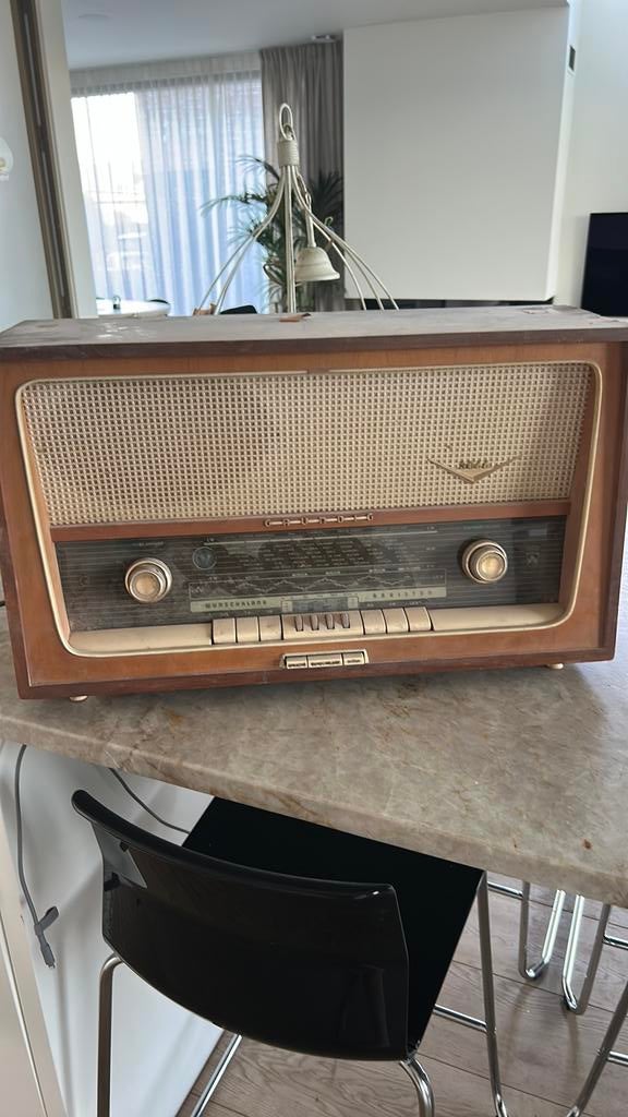 Oude radio Grundig, Enlèvement