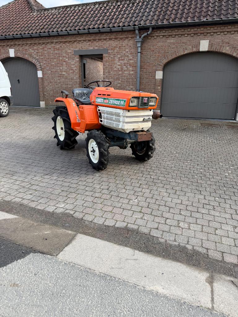 *prachtige Kubota b1402 17pk 3cil 4x4 zijschakeling 2hydrov*, Zakelijke goederen, Landbouw | Veevoer, Ophalen of Verzenden