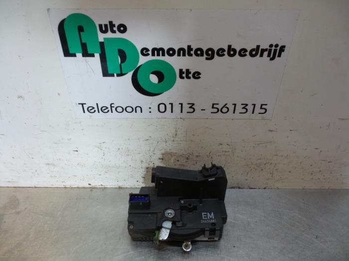 Serrure portière mécanique 4portes avant droite d'un Opel, -, Opel, 3 mois de garantie, Utilisé