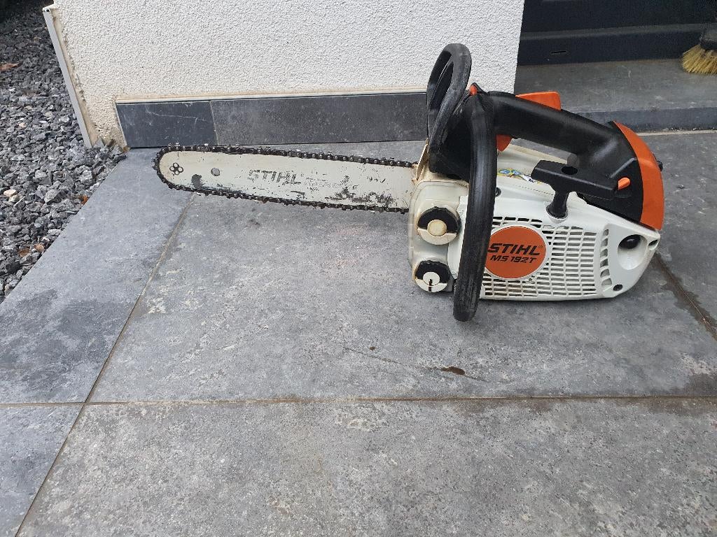La tronçonneuse à essence STIHL MS 194 T fonctionne, Stihl, Tronçonneuse, 1200 watts ou plus, 30 à 70 mm