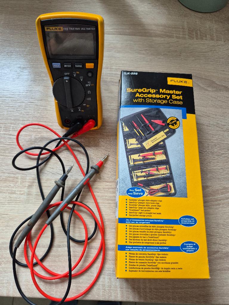 Multimètre FLUKE 115 + Kit TLK-225 accessoires, Bricolage & Construction, Enlèvement ou Envoi, Comme neuf, Multimètre