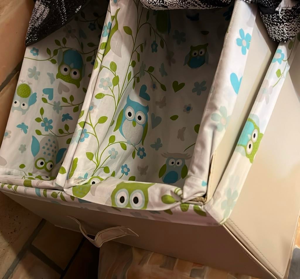 Verzorgingstafel quax + kussen met hoezen + passende manden, Kinderen en Baby's, Kinderkamer | Commodes en Kasten, Gebruikt, Commode