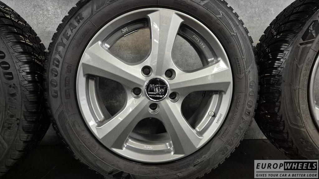 16 inch Winterbanden Hyundai Kona 205 60 16 Goodyear DEMO, Gebruikt, -, Banden en Velgen, -