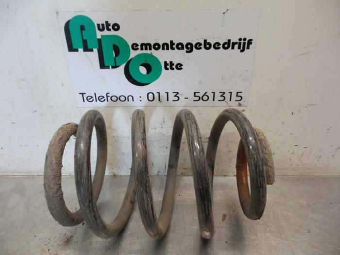 Veerschroef voor van een Volkswagen Transporter (Transporter, Gebruikt, -, -, Ophalen of Verzenden