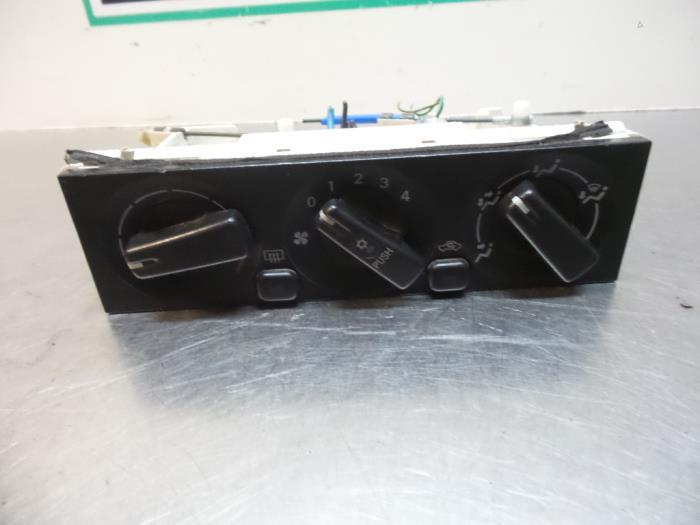 Panneau de commandes chauffage d'un Mitsubishi Space Wagon (, -, Utilisé, Mitsubishi, -