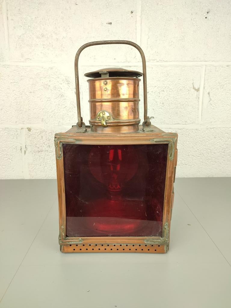 Grote koperen spoorweg lantaarn, Ophalen