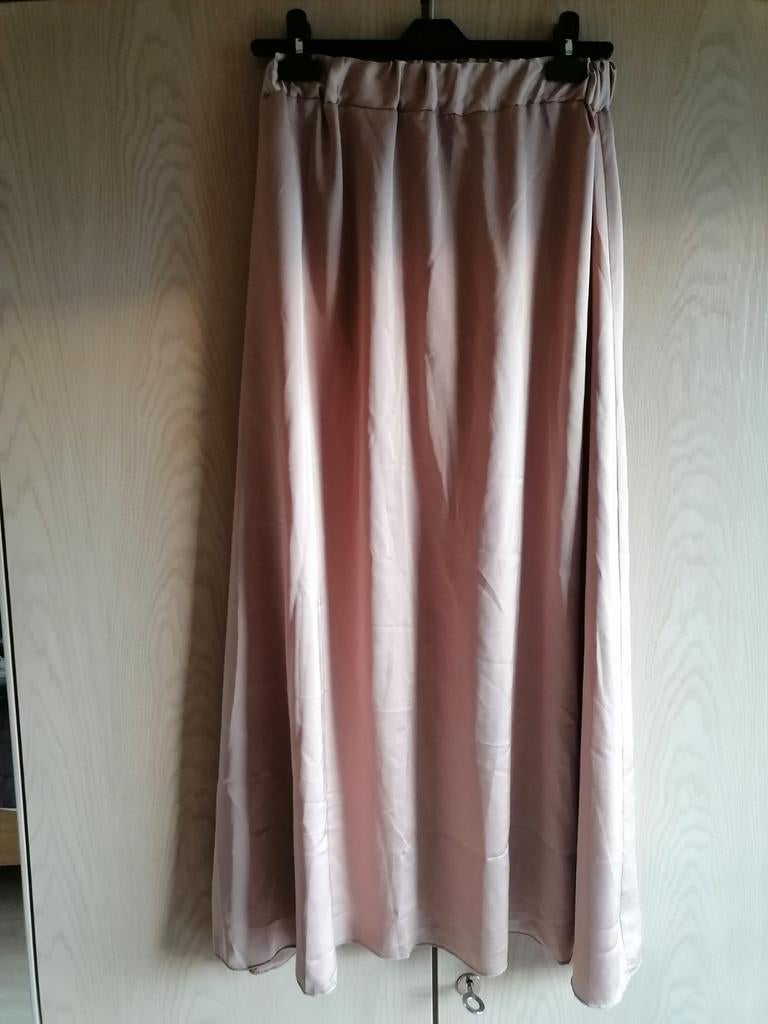 Jupe longue en satin m38, Vêtements | Femmes, Jupes, Enlèvement
