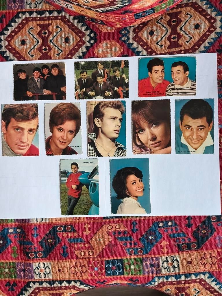 Pak van 10 verzamelkaarten uit de jaren 50 en 60, Verzamelen, Verzenden