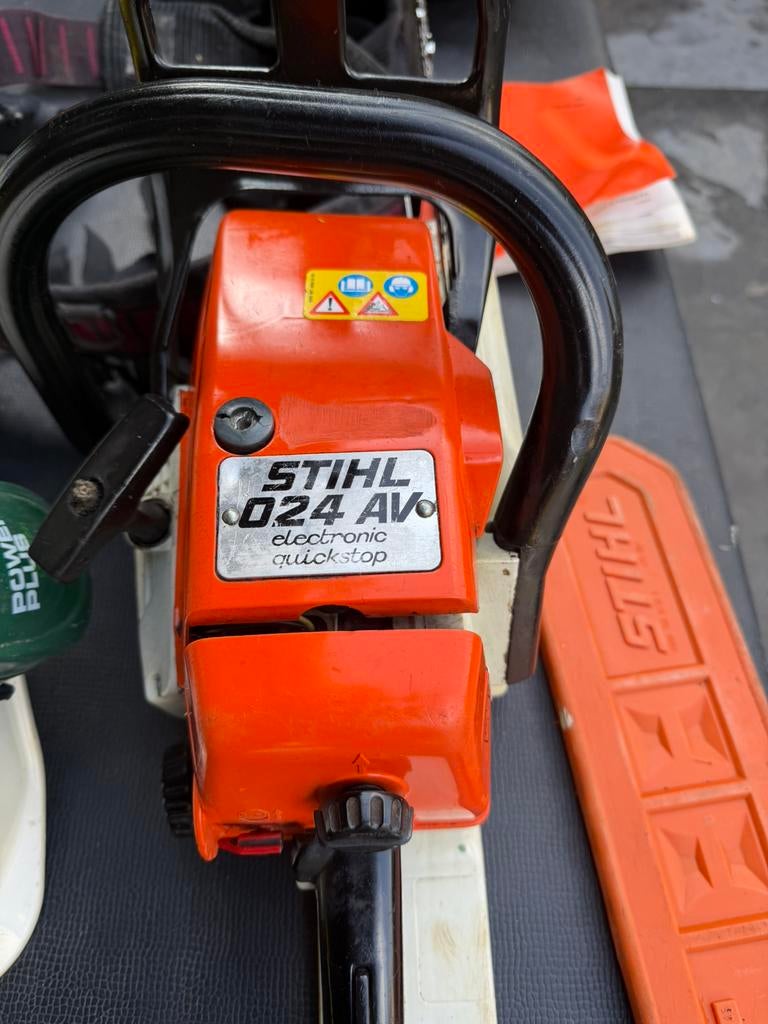 Tronçonneuse Stihl 024 avec tous les accessoires, Jardin & Terrasse, Outils à main, Enlèvement, Comme neuf