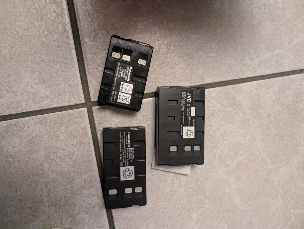 JVC BATTERIJ BN 14U + PANASONIC BATTERIJ VW-VBS1E + VSBO200, Ophalen of Verzenden