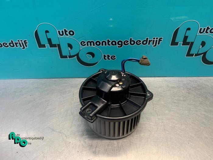 Kachel Ventilatiemotor van een Toyota Yaris (Yaris 1 02-), Gebruikt, -, -, Ophalen of Verzenden