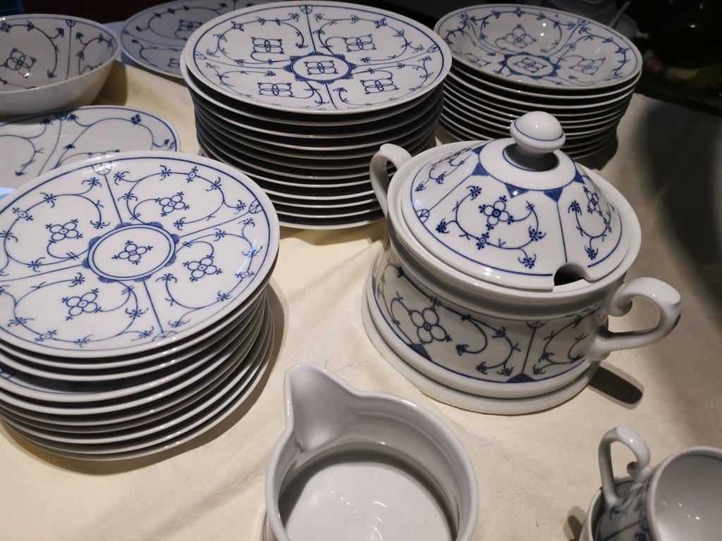 Vintage porceleinen eet - en koffie servies., Ophalen