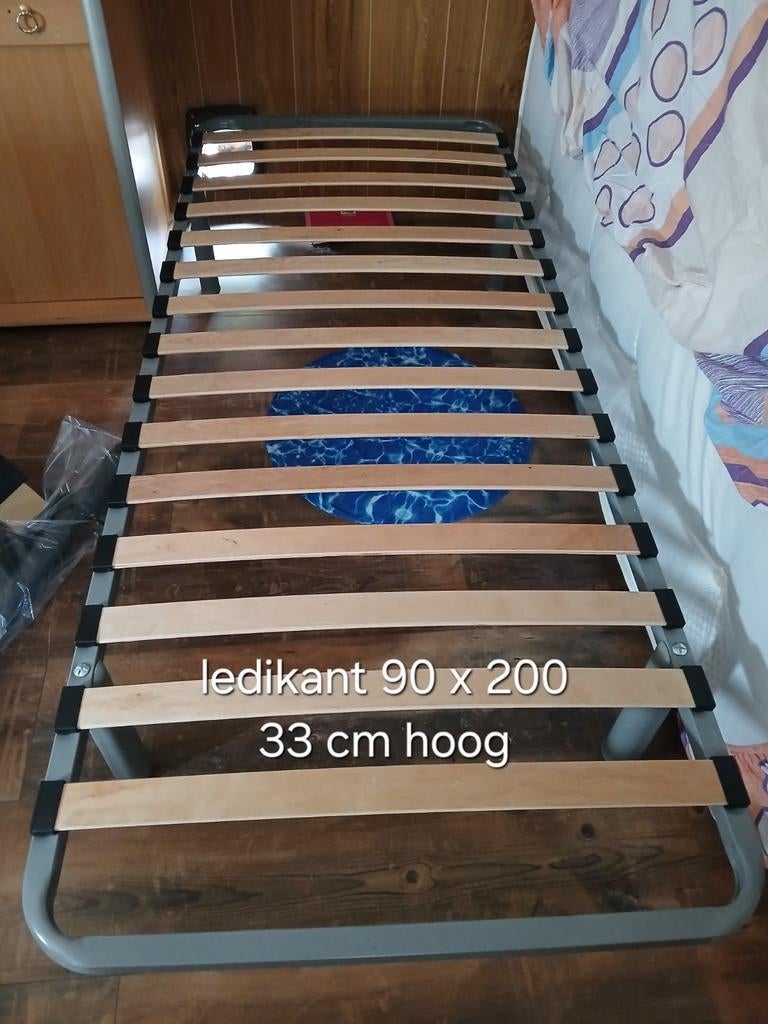 Ledikant met matras, Huis en Inrichting, Slaapkamer | Bedden, 90 cm, Eenpersoons, Eenvoudig, Zo goed als nieuw