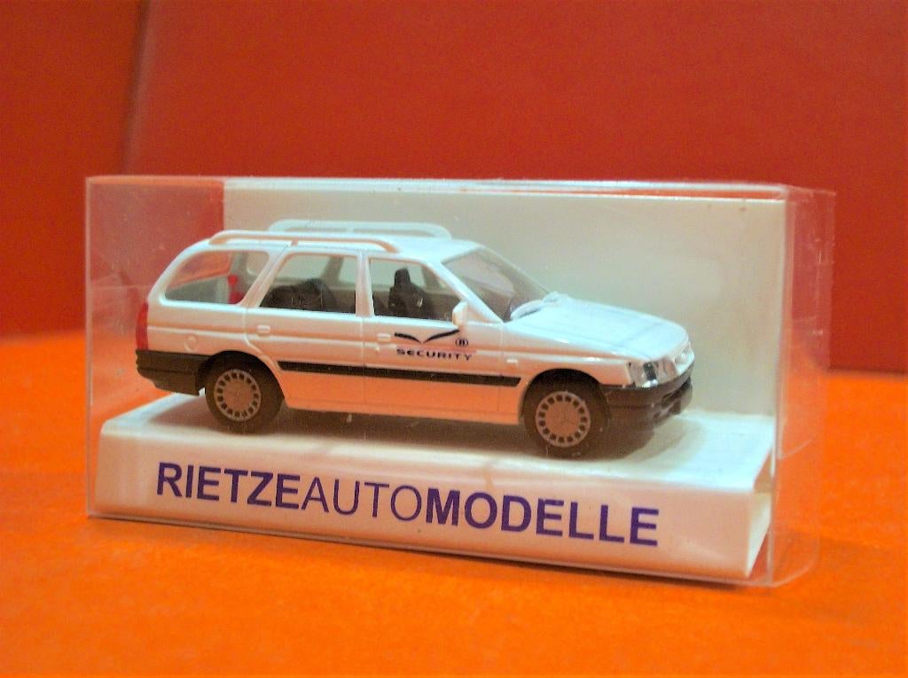 VEILIGHEIDSWAGEN VAN DE NMBS - AUTO BELGE RIETZE - H0 - 1:87, Hobby en Vrije tijd, Modeltreinen | H0, Overige merken, Gebruikt