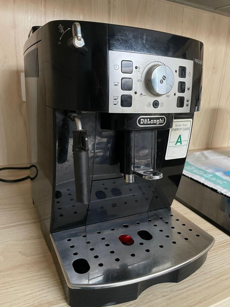 Cafetière De'Longhi Magnifica S., Electroménager, Cafetières, Café en grains, 2 à 4 tasses, Utilisé, Enlèvement