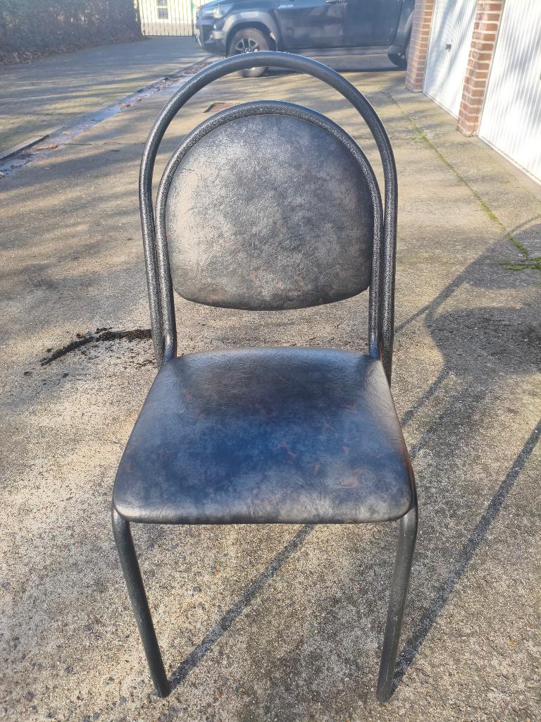 4 goed gebouwde zwarte metalen stoelen, Ophalen, Zwart, Zo goed als nieuw, Vier