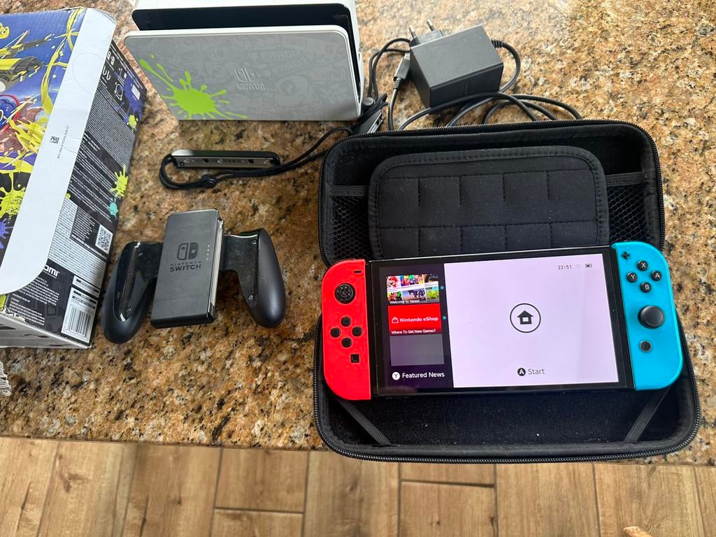 Nintendo switch oled met sealed spel met code, Games en Spelcomputers, Ophalen of Verzenden, Gebruikt