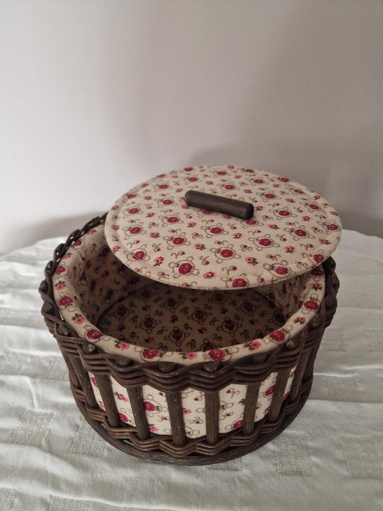 Corbeille tressée vintage, Maison & Meubles, Accessoires pour la Maison | Plataux & Paniers, Comme neuf, Panier, Rond, Osier, Enlèvement ou Envoi