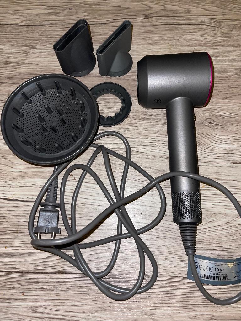 Sèche cheveux dyson, Bijoux, Sacs & Beauté, Beauté | Soins des cheveux, Enlèvement, Neuf, Sèche-cheveux