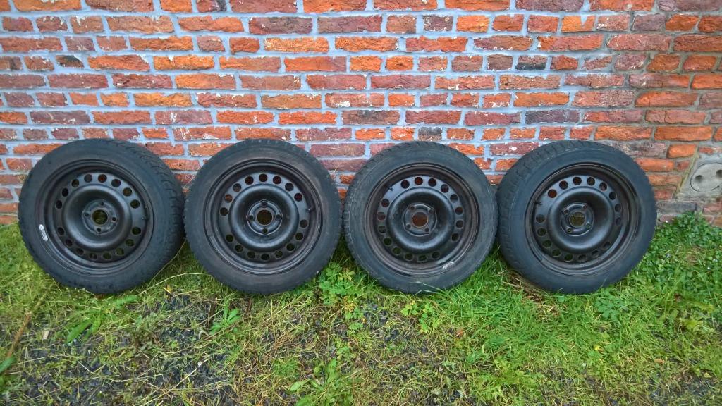 4 pneus neige 185/55 R15., Auto-onderdelen, Banden en Velgen, Band(en), Winterbanden, Personenwagen, Gebruikt, Ophalen