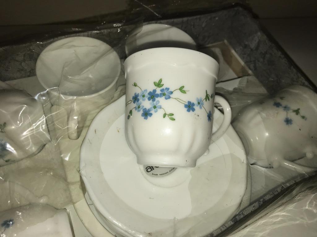 Vintage koffietassen + bordjes (ARCOPAL), Ophalen of Verzenden