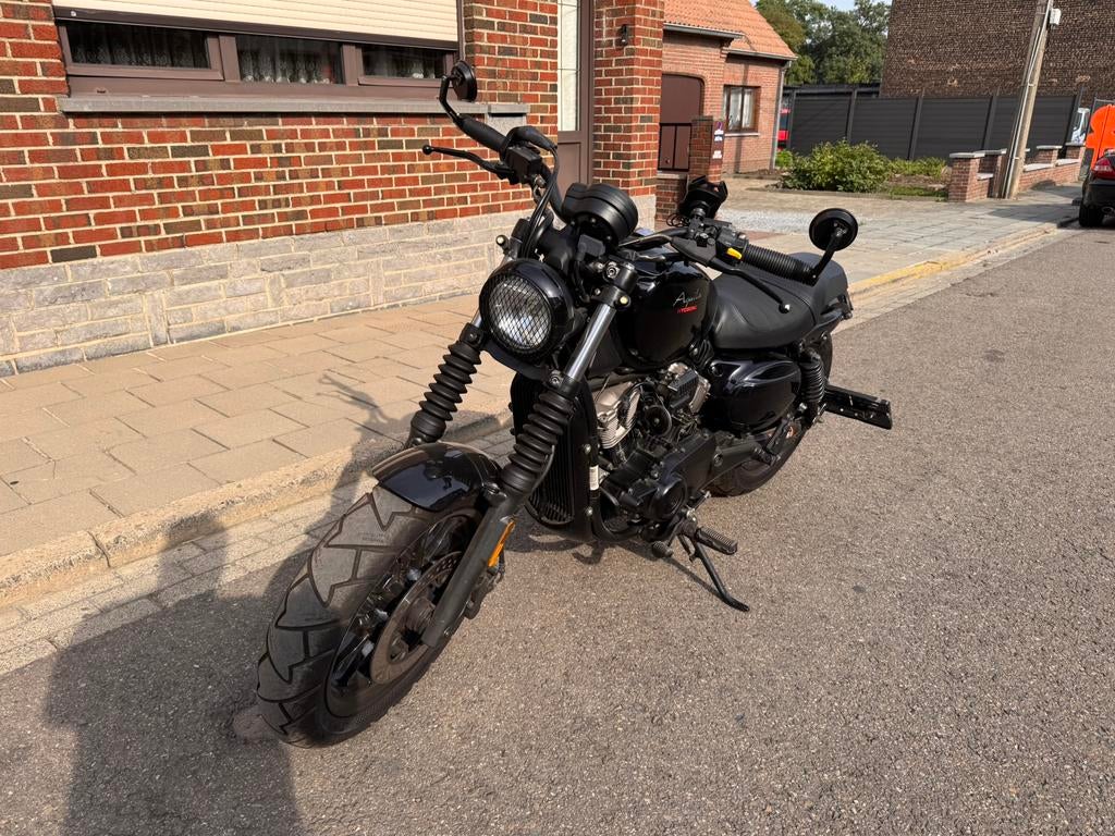 Hyosung bobber 125cc, Entreprise