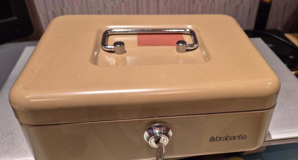 Ijzerenkoffertje, Ophalen, Zo goed als nieuw