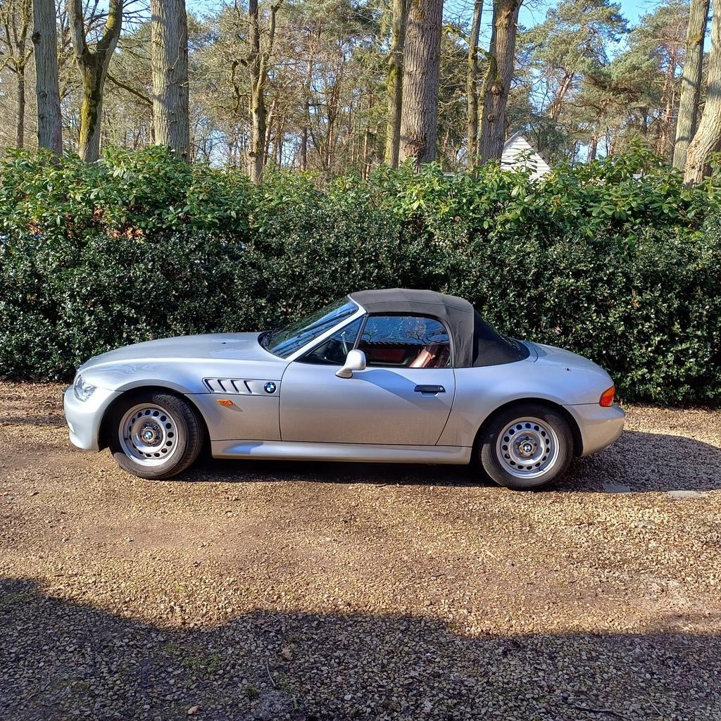 Vend une BMW Z3 belge d'origine à seulement 47800 km, Autos, Cuir, Argent ou Gris, Achat, Alarme
