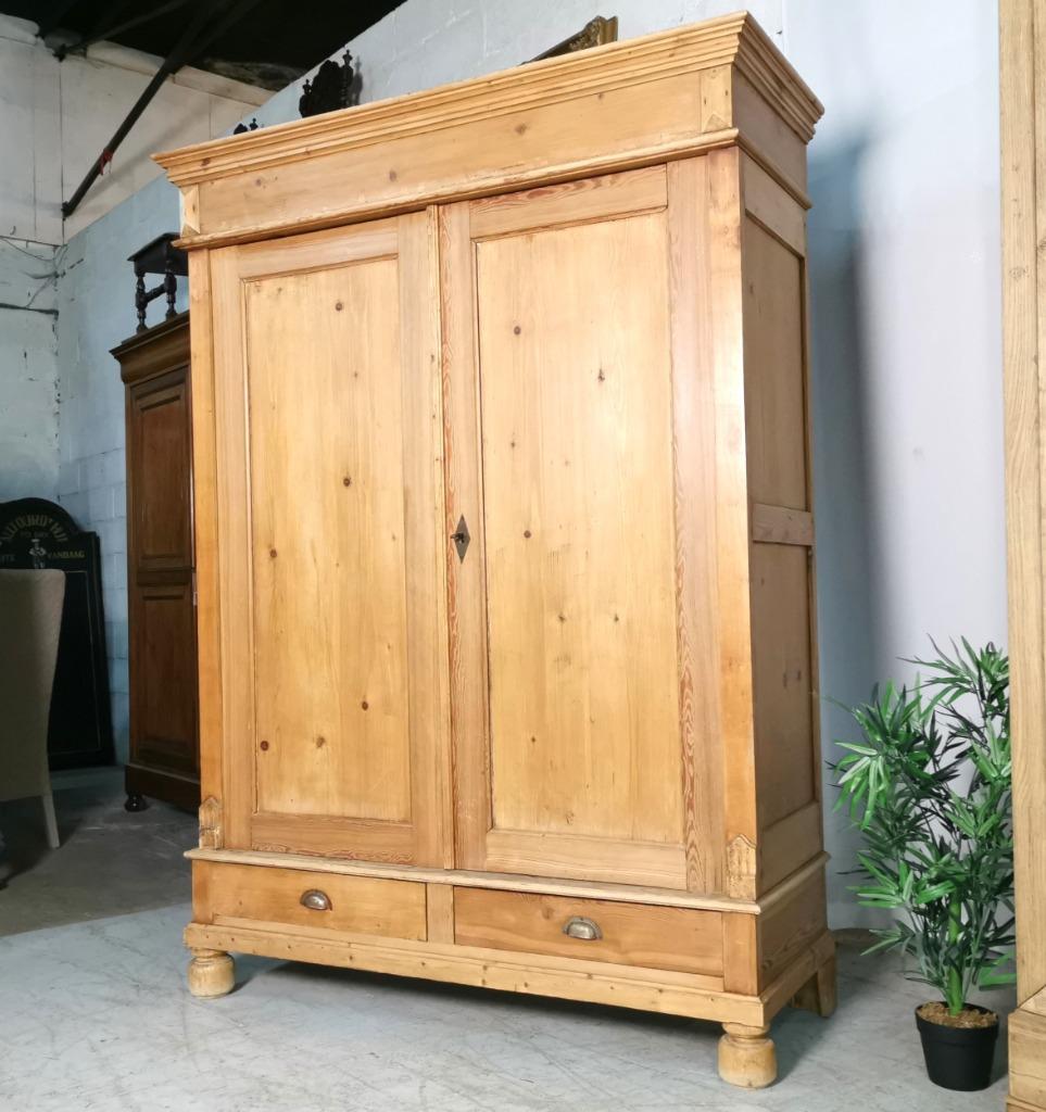 antieke kleerkast in zwaar pitchpine hout H 210 B 155 D 60, Ophalen