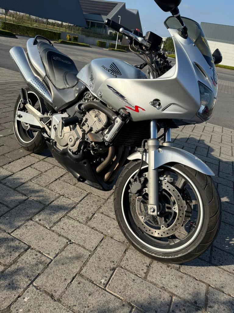 Moto honda hornet 600, Motos, Tourisme, Plus de 35 kW, Particulier, Permis Moto A